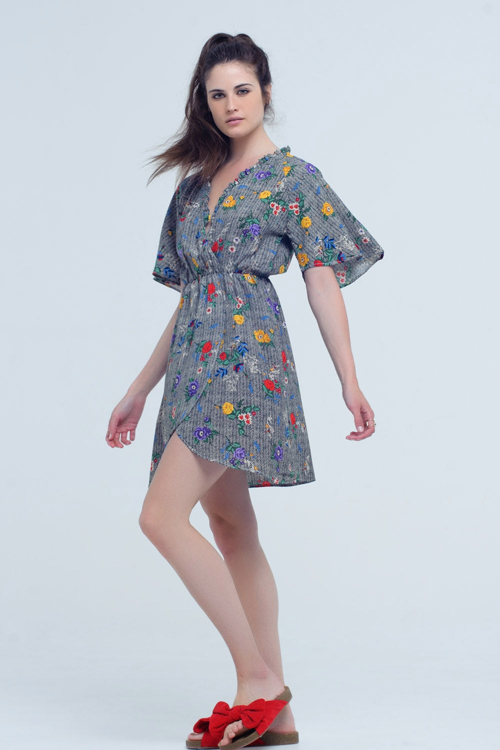 Mini dress with opening and flowers in printed colors - dress