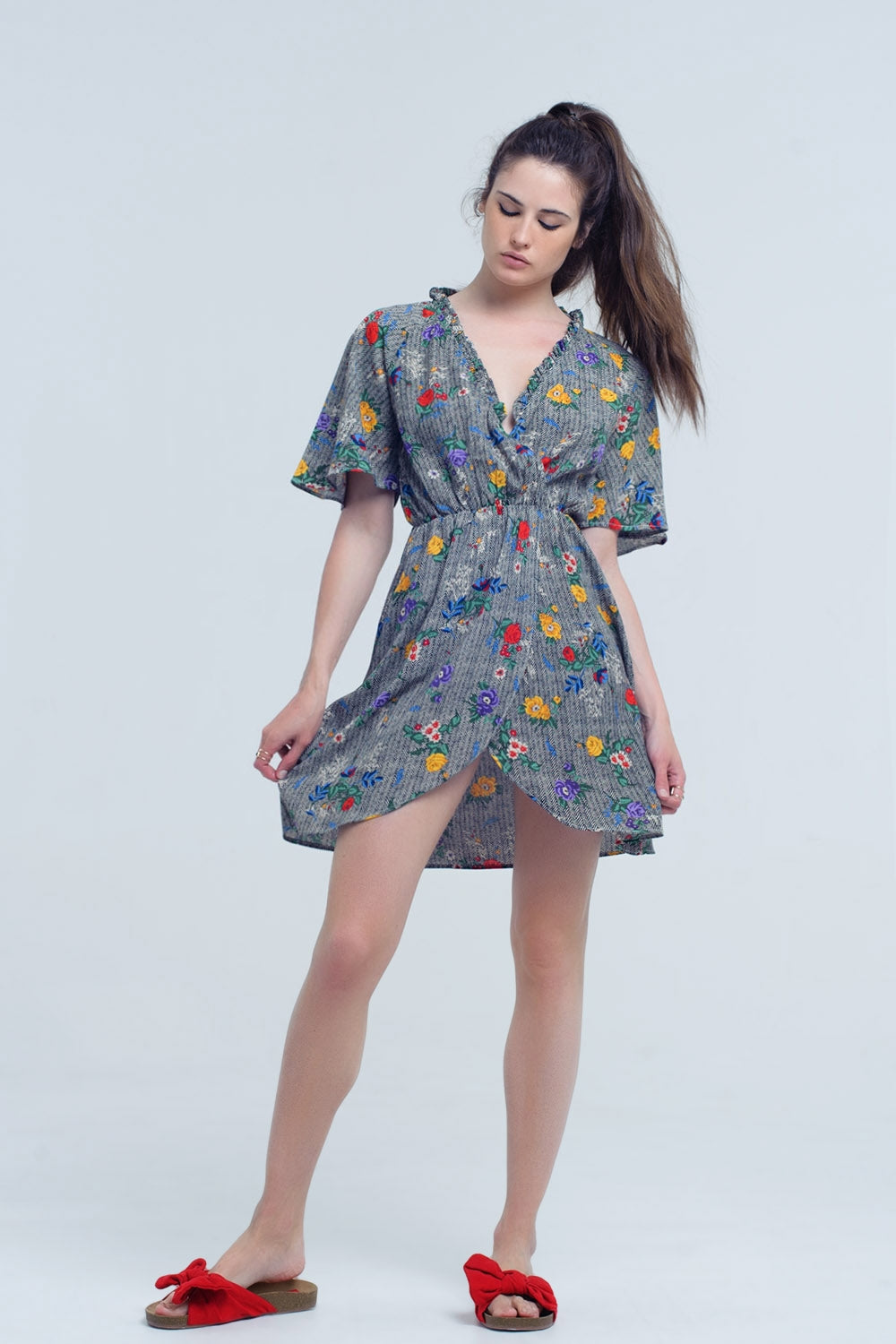 Mini dress with opening and flowers in printed colors - dress