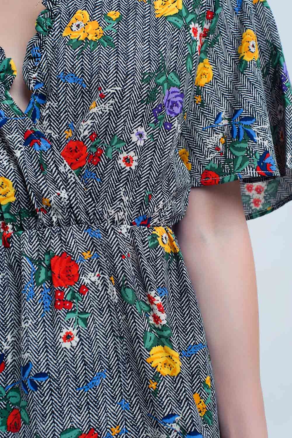 Mini dress with opening and flowers in printed colors - dress
