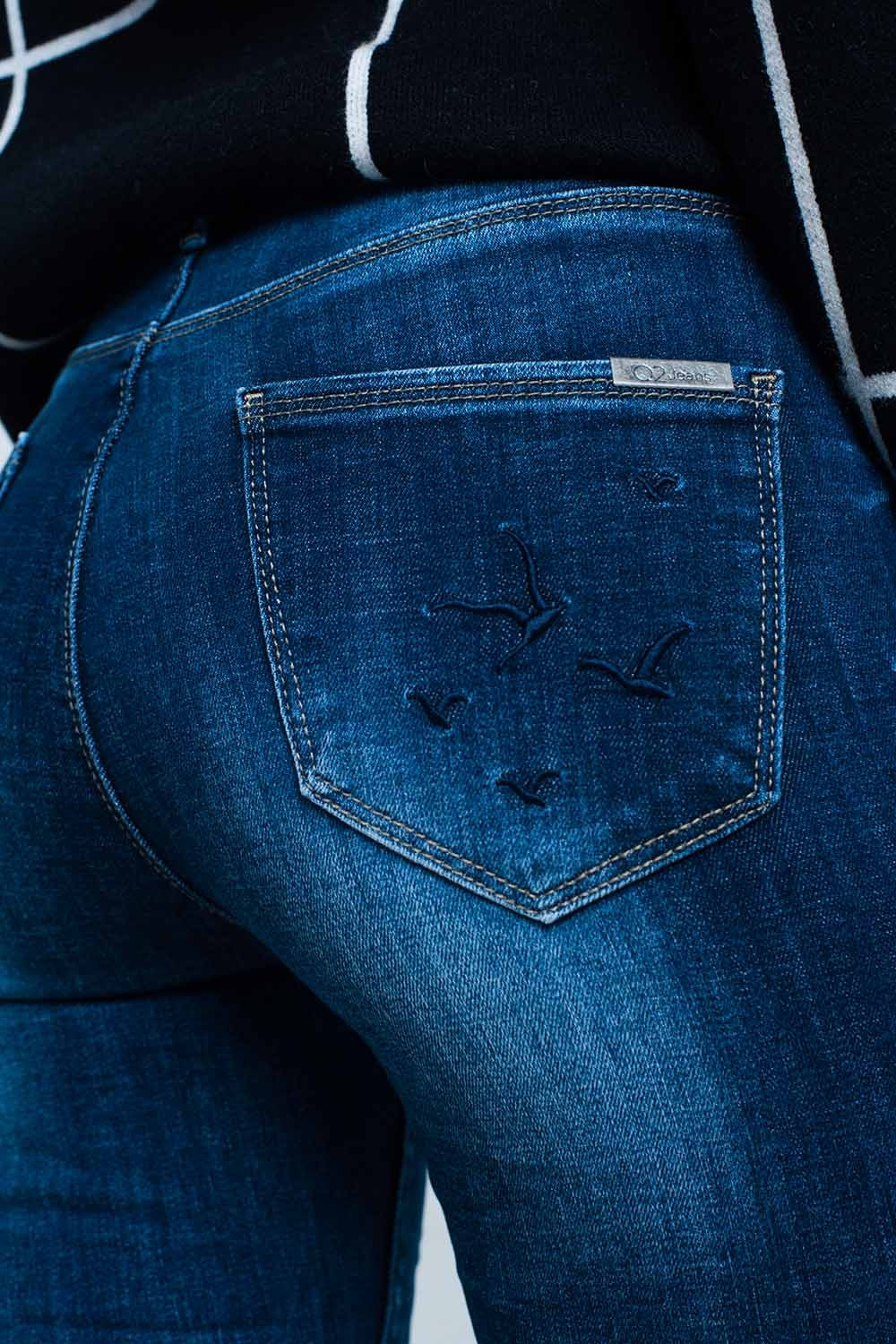 Skinny Jeans with detail Embroidered Pocket