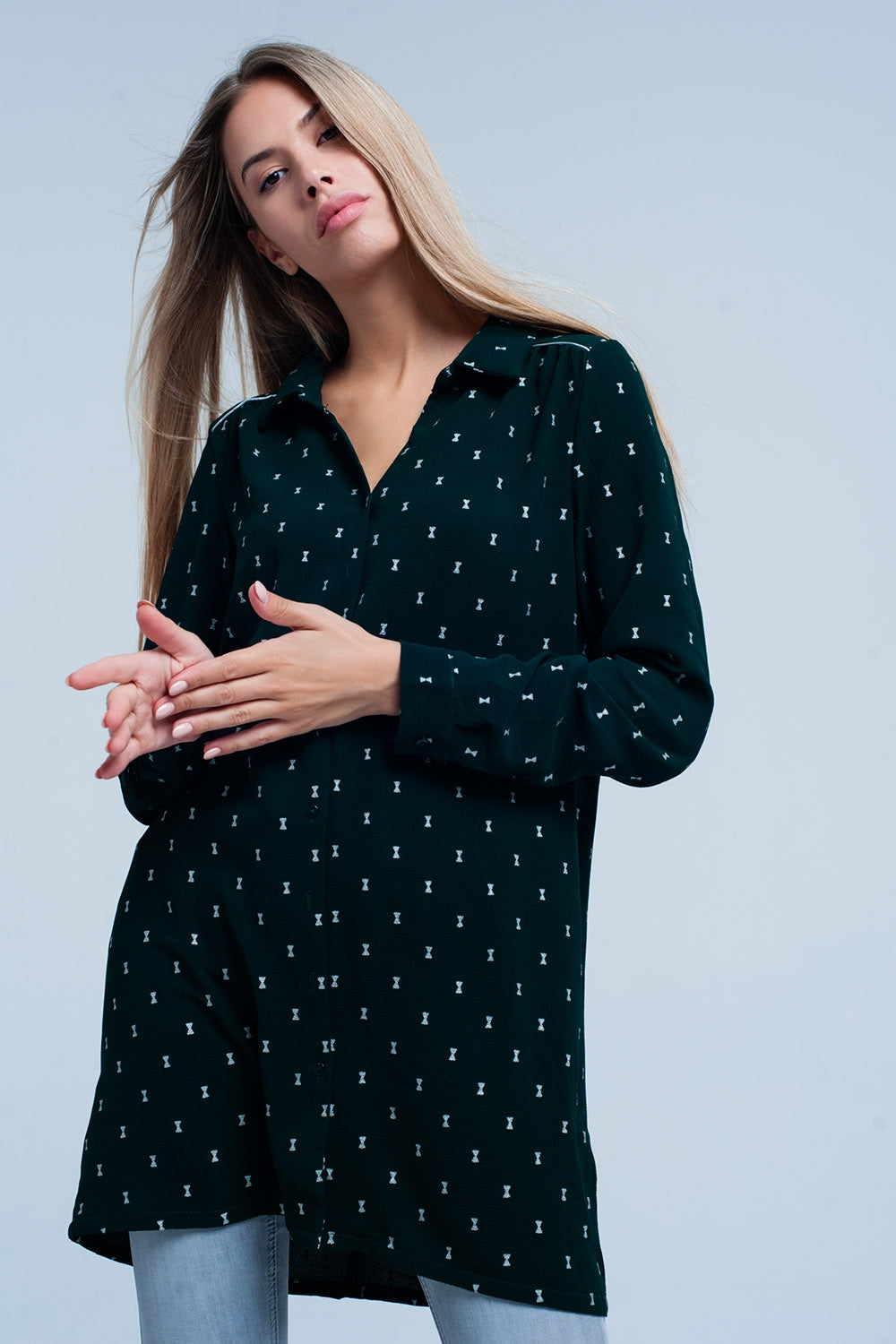Chemise longue verte avec motif ruban argenté