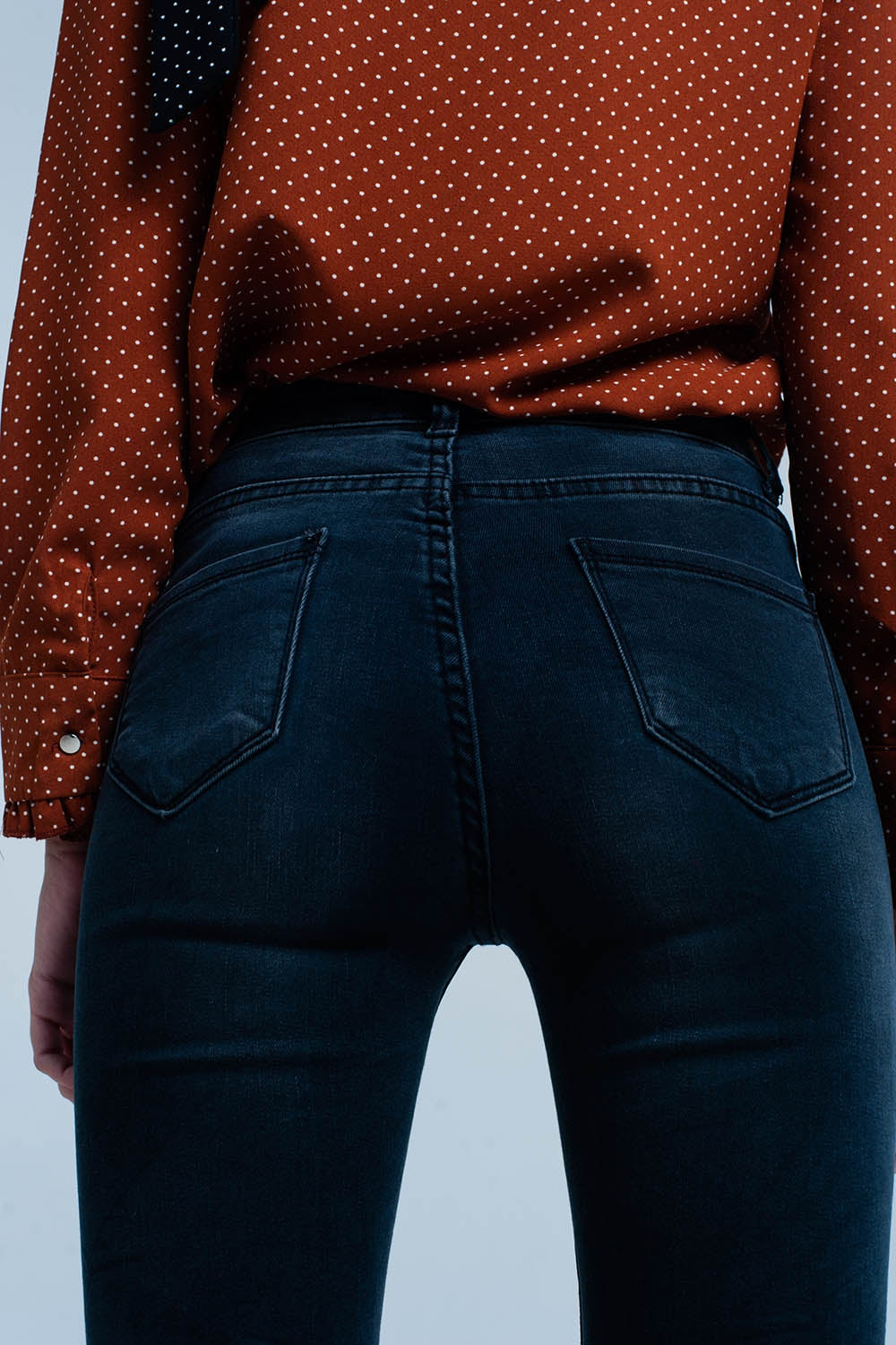Black wrinkled skinny high-waisted jeans