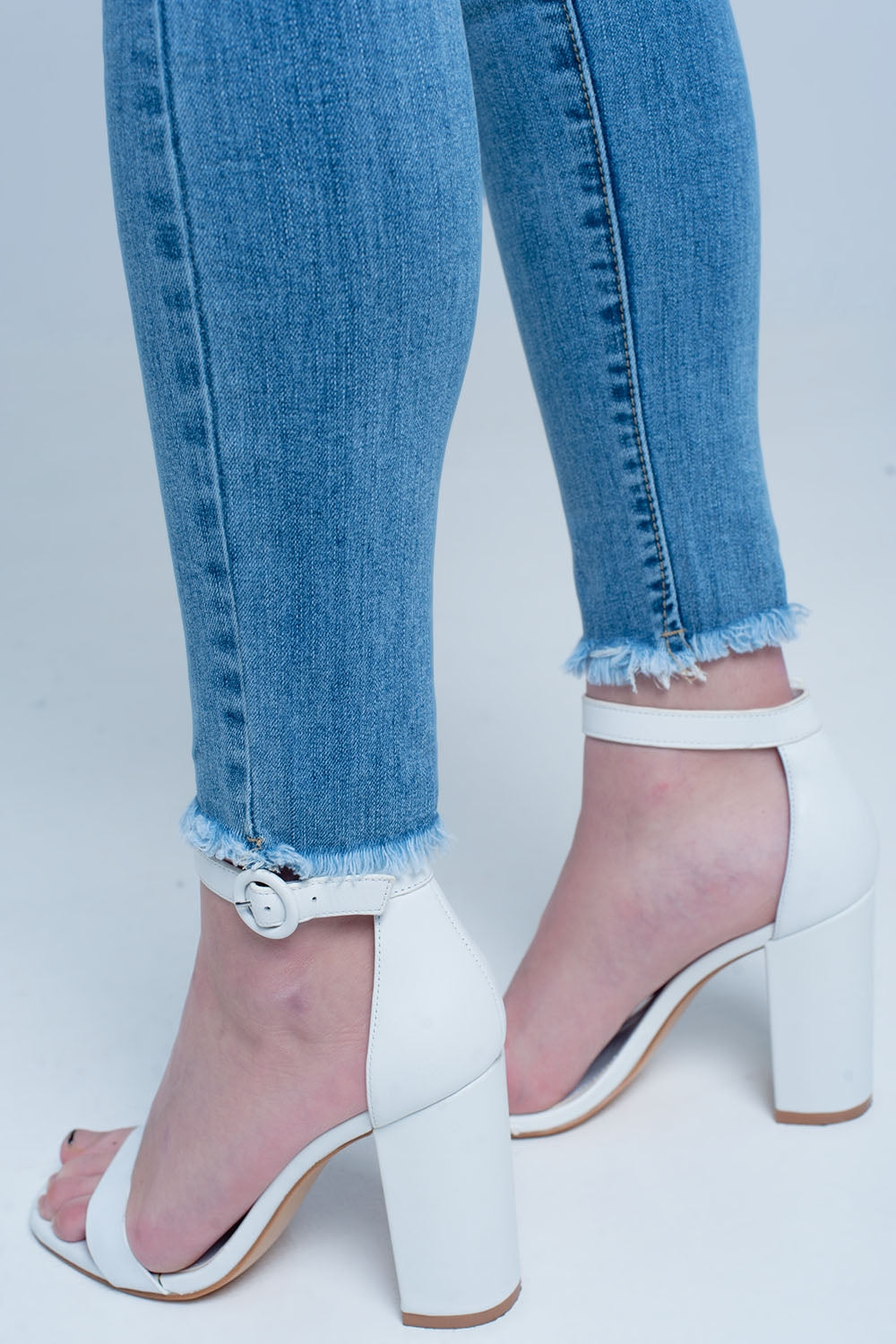 light wash skinny jean in blue - Denim