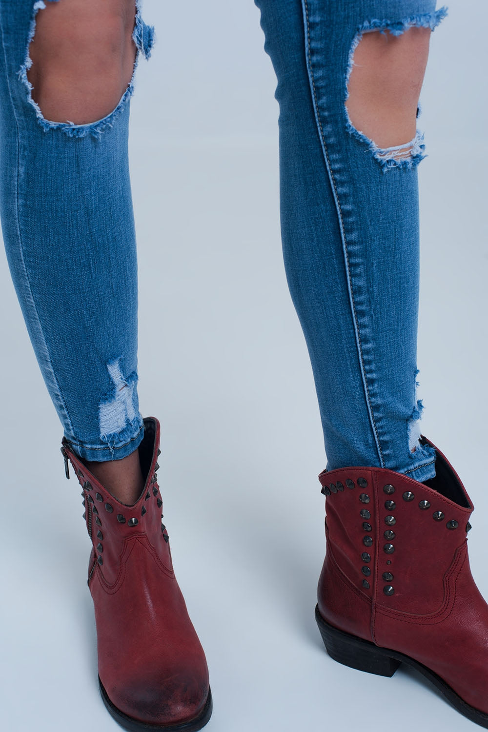 Light ripped skinny jeans in blue