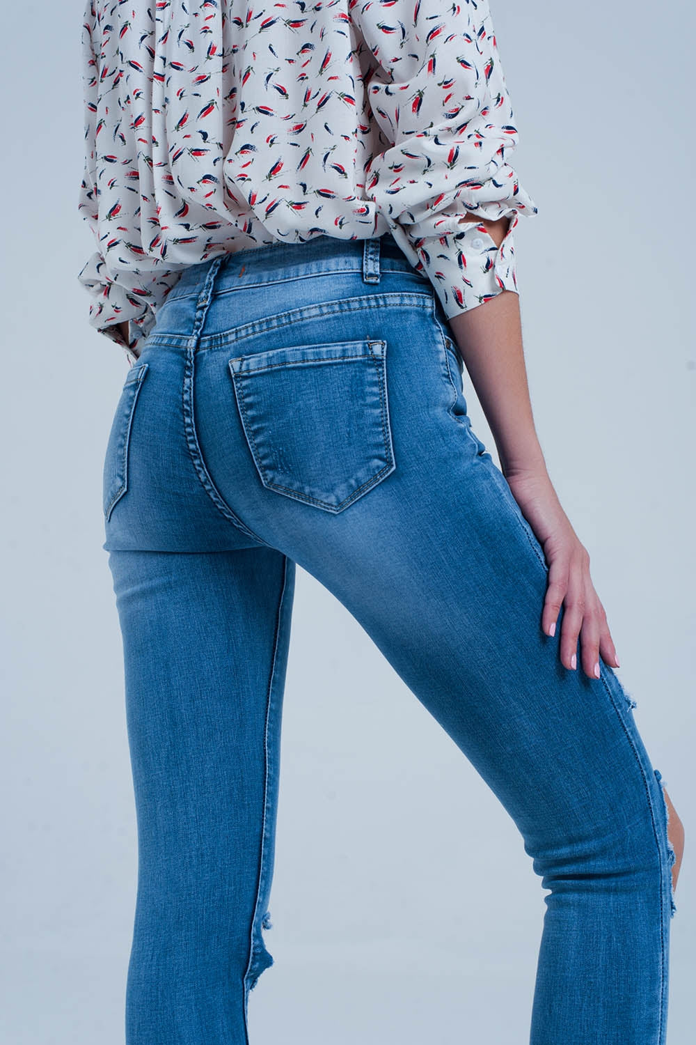 Light ripped skinny jeans in blue