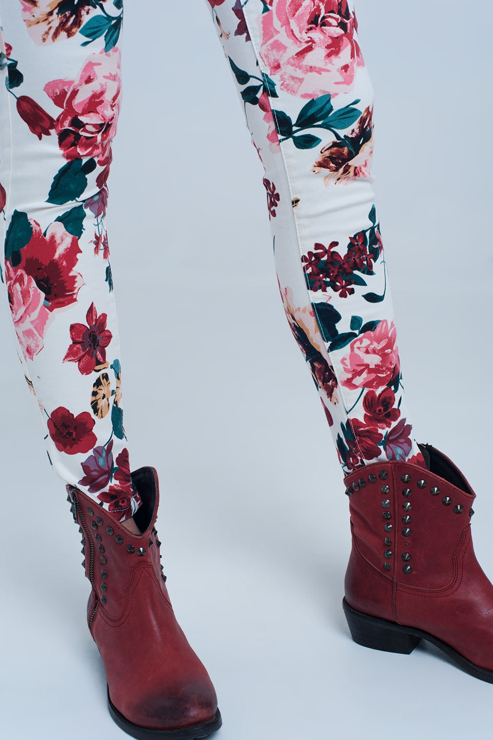White jeans with roses print - Coloured Jeans