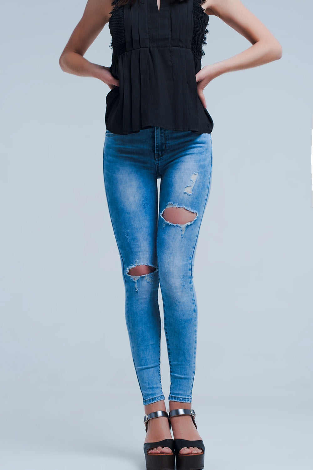 Distressed skinny jeans