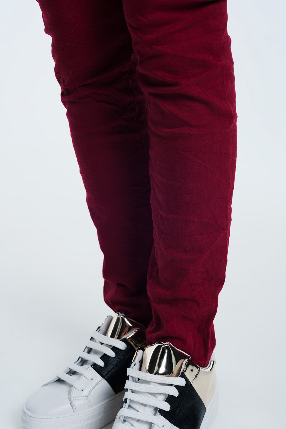 Drop crotch skinny jean in maroon - Coloured Jeans