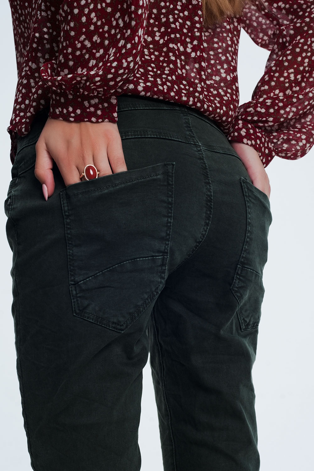 Drop crotch skinny jean in khaki - Coloured Jeans