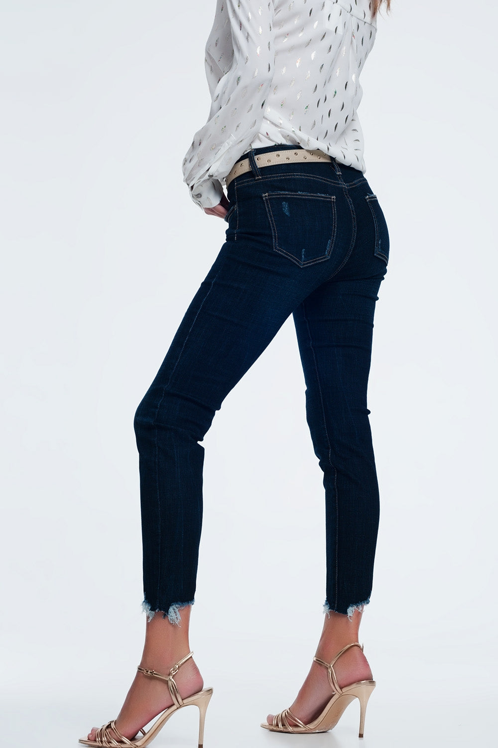 mid rise jeans in bright blue with raw hem - Denim