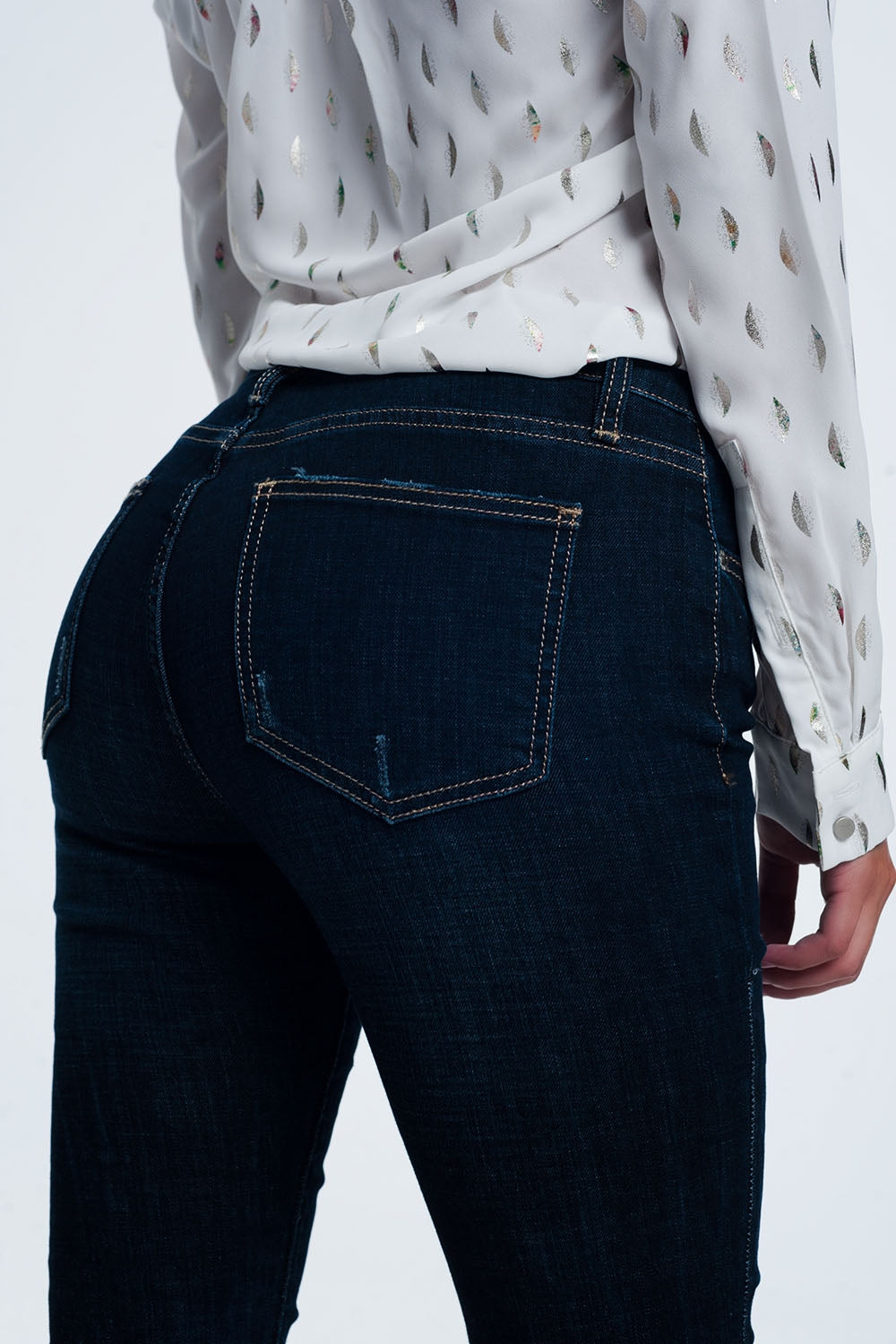mid rise jeans in bright blue with raw hem - Denim