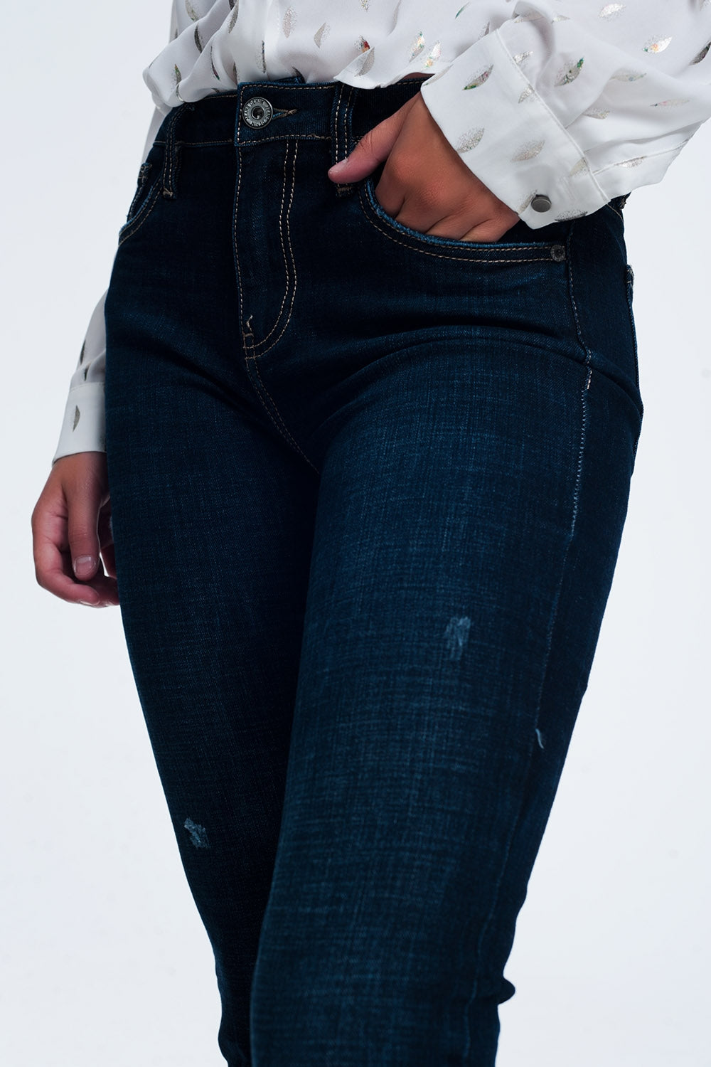 mid rise jeans in bright blue with raw hem - Denim