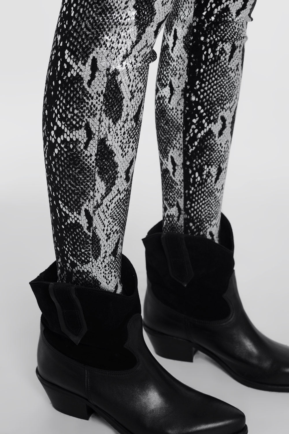 Black skinny shiny printed pants - Coloured Jeans