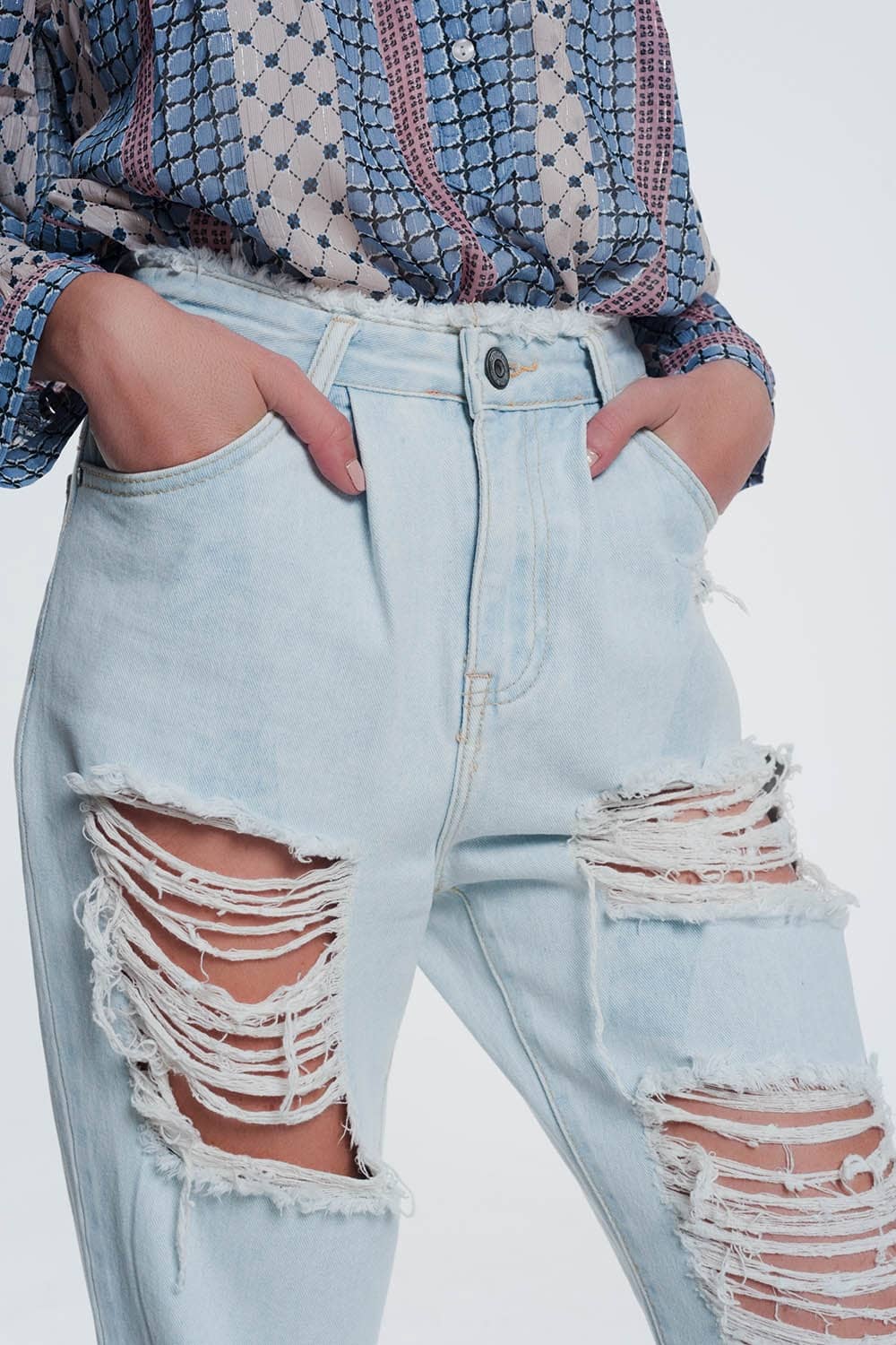 ripped boyfriend jeans in light blue - Denim