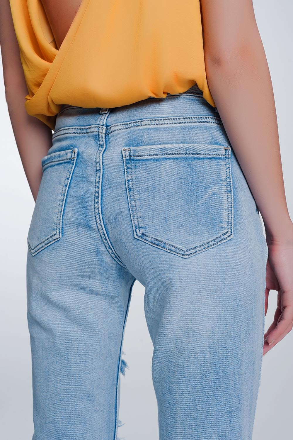 wide leg cropped raw hem jeans in blue colour - Denim