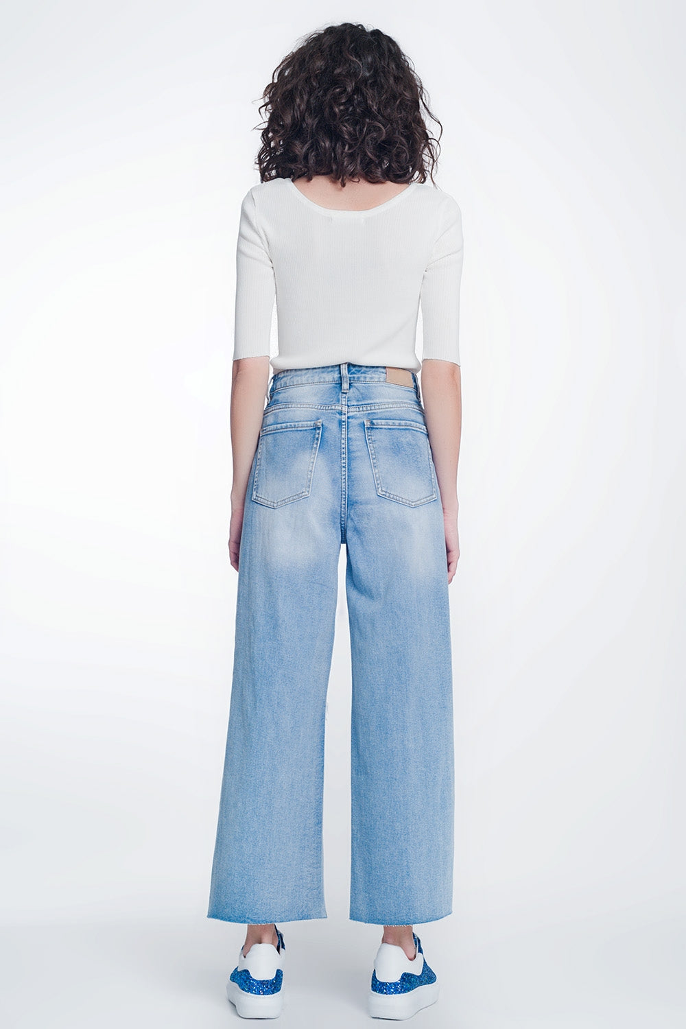 wide leg cropped raw hem jeans in light blue - Denim