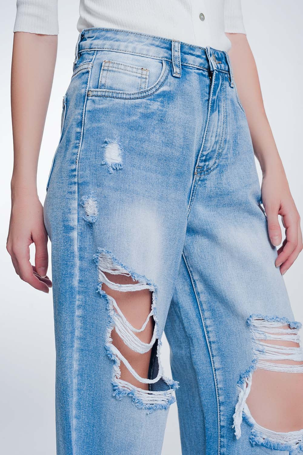 wide leg cropped raw hem jeans in light blue - Denim