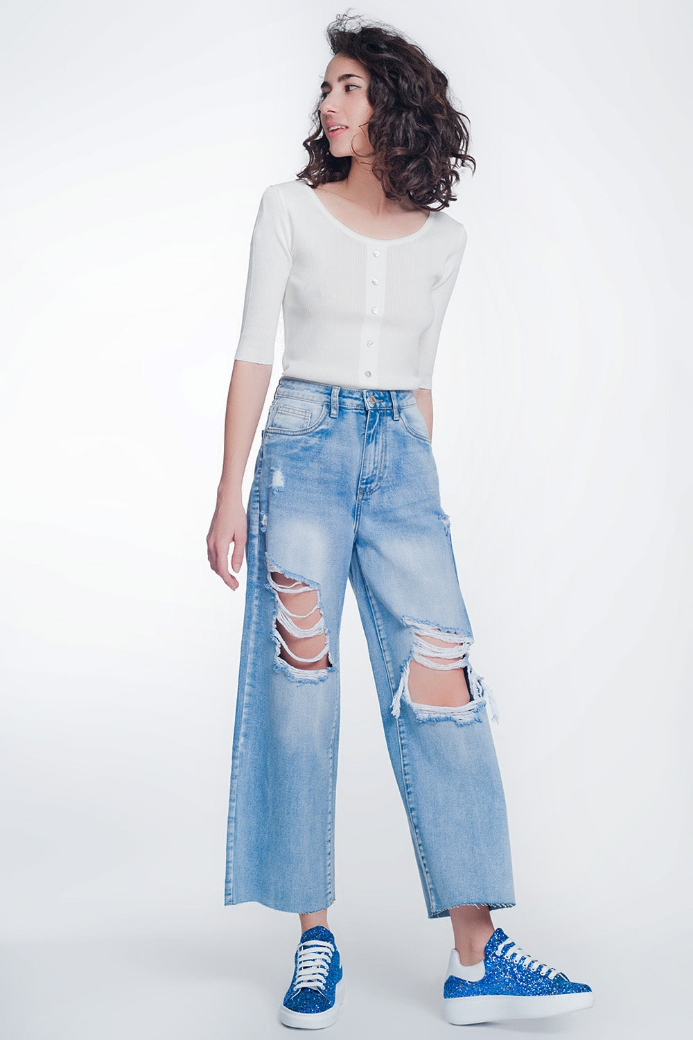 wide leg cropped raw hem jeans in light blue - Denim