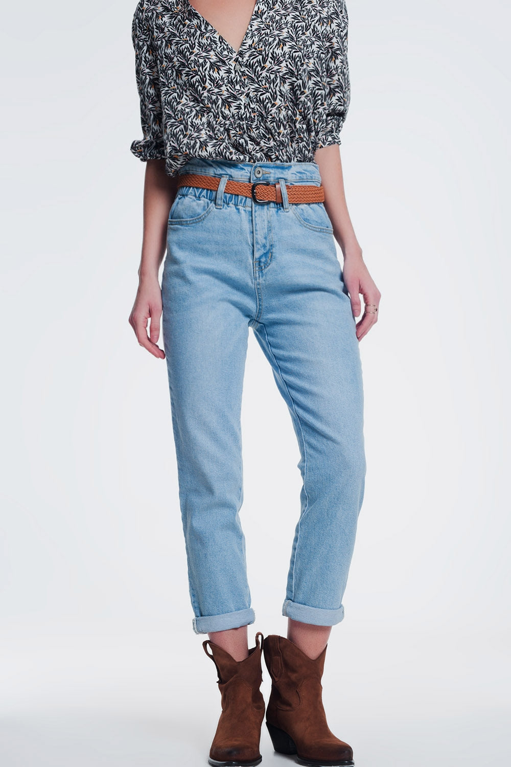 high waist mom jeans with belt in light denim - Denim