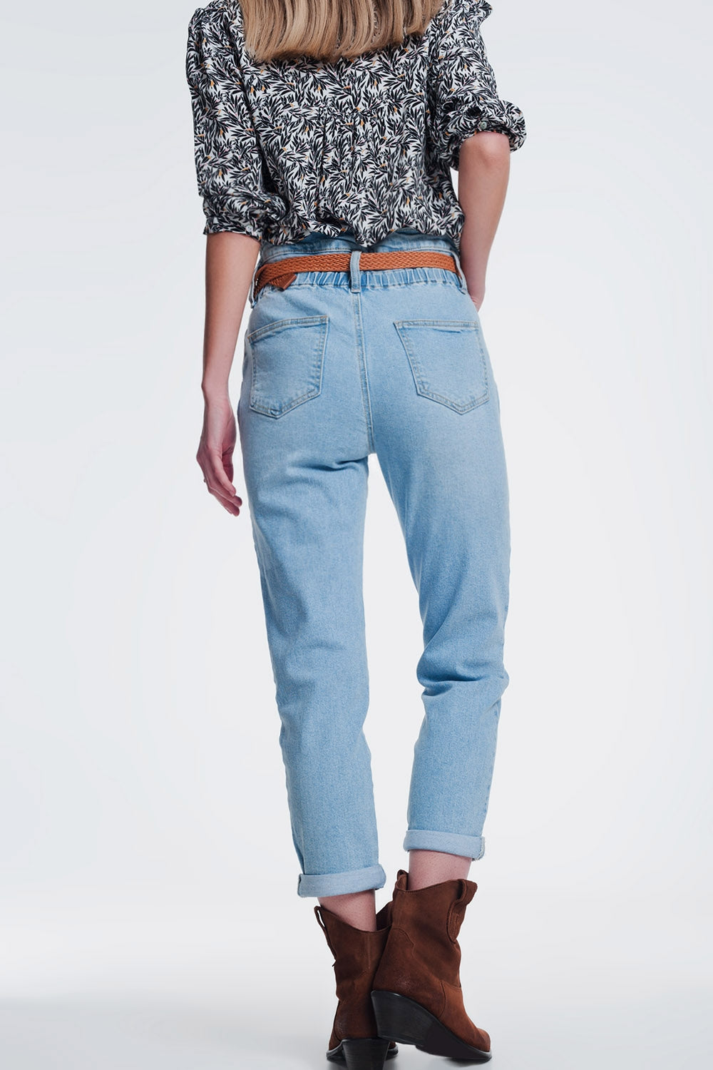 high waist mom jeans with belt in light denim - Denim