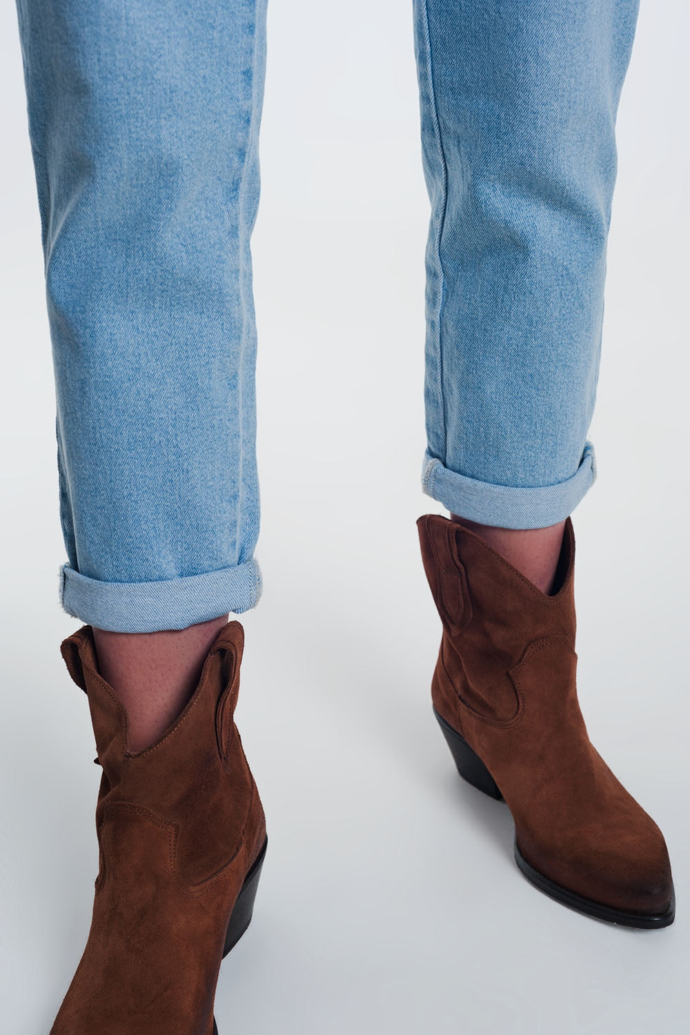 high waist mom jeans with belt in light denim - Denim