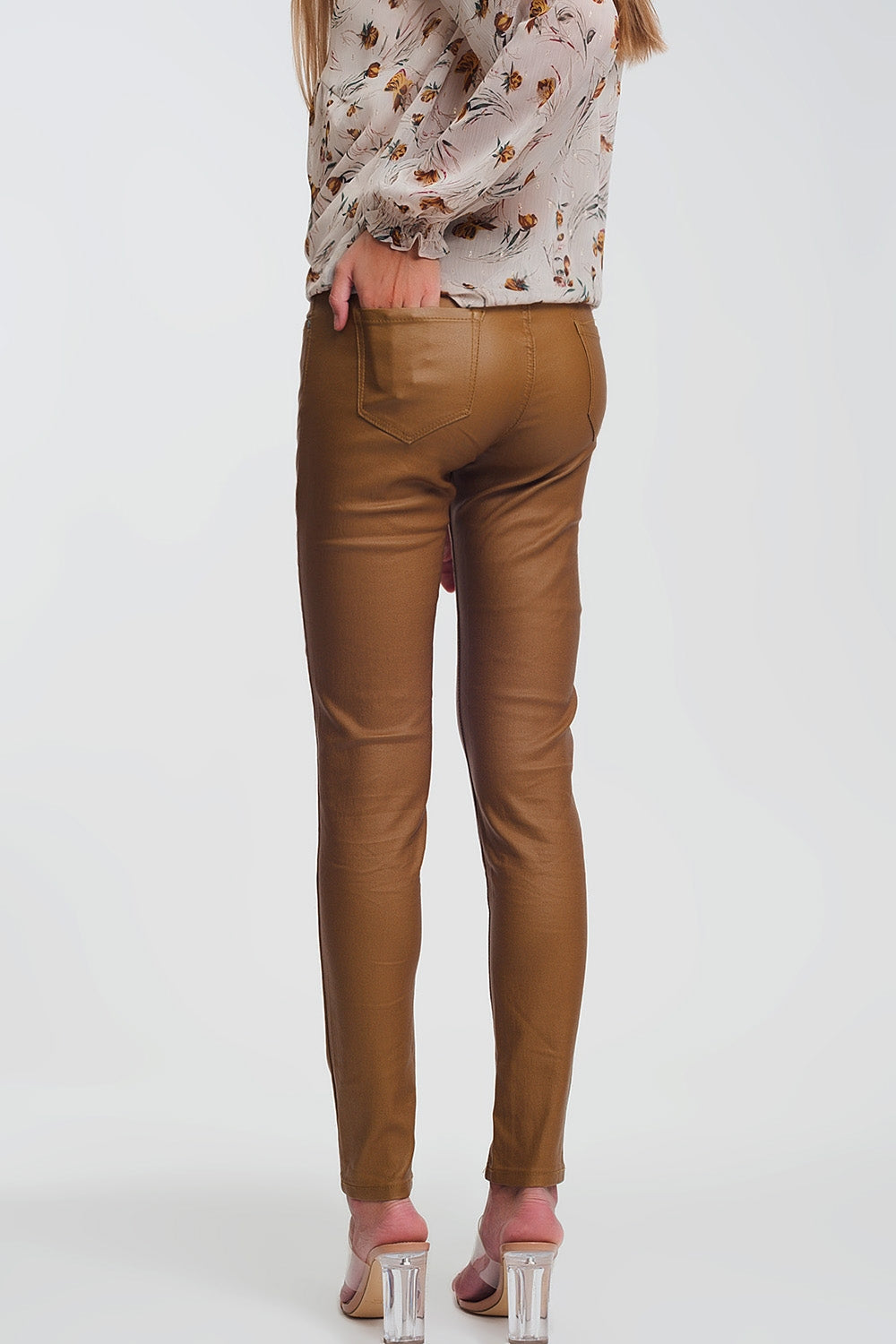 coated skinny pants in camel - trousers