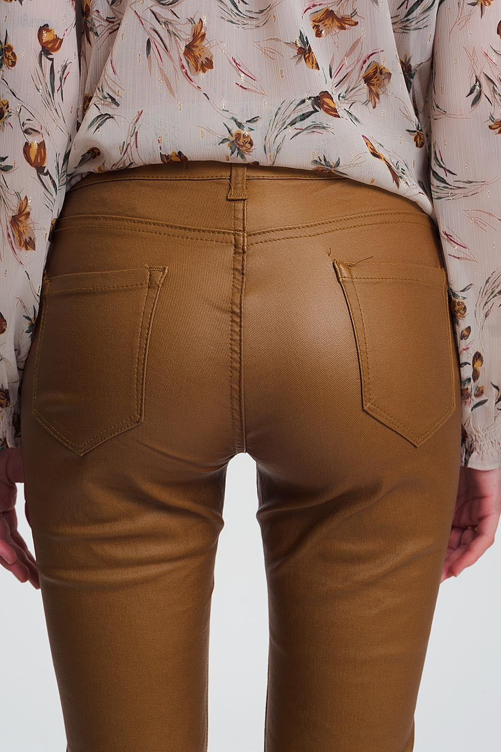 coated skinny pants in camel - trousers