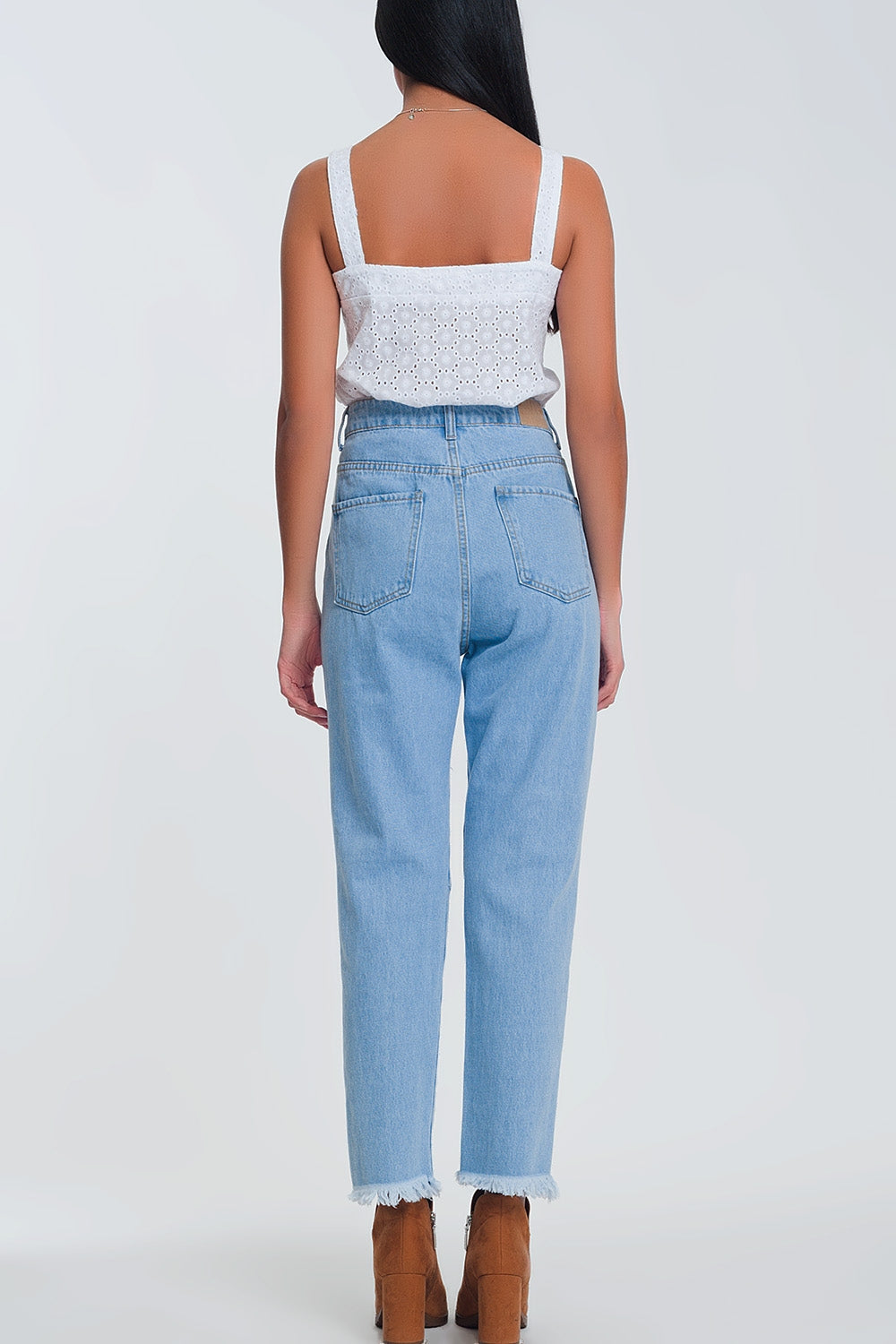 High waist mom jeans with busted knees in light denim - Denim