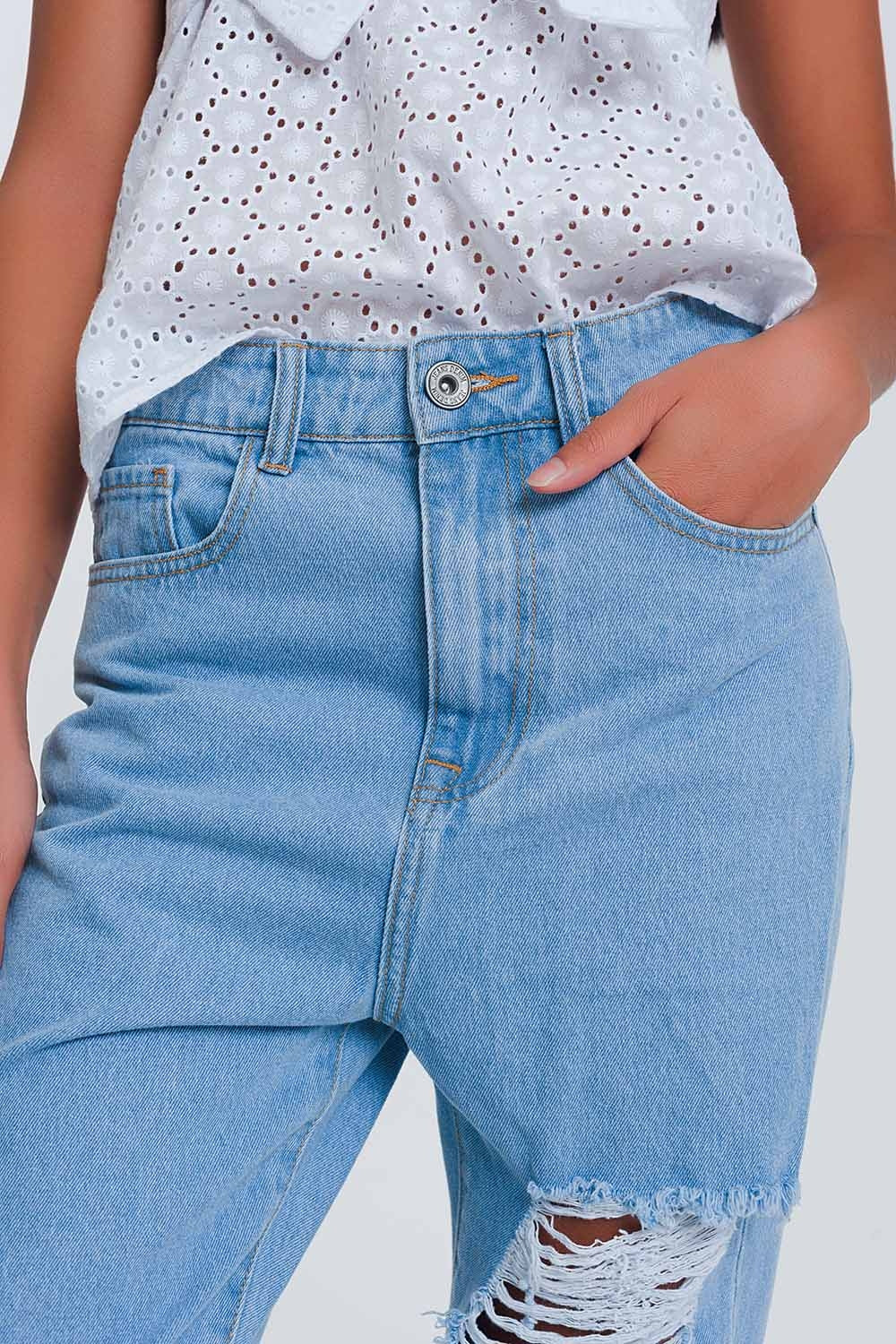 High waist mom jeans with busted knees in light denim - Denim