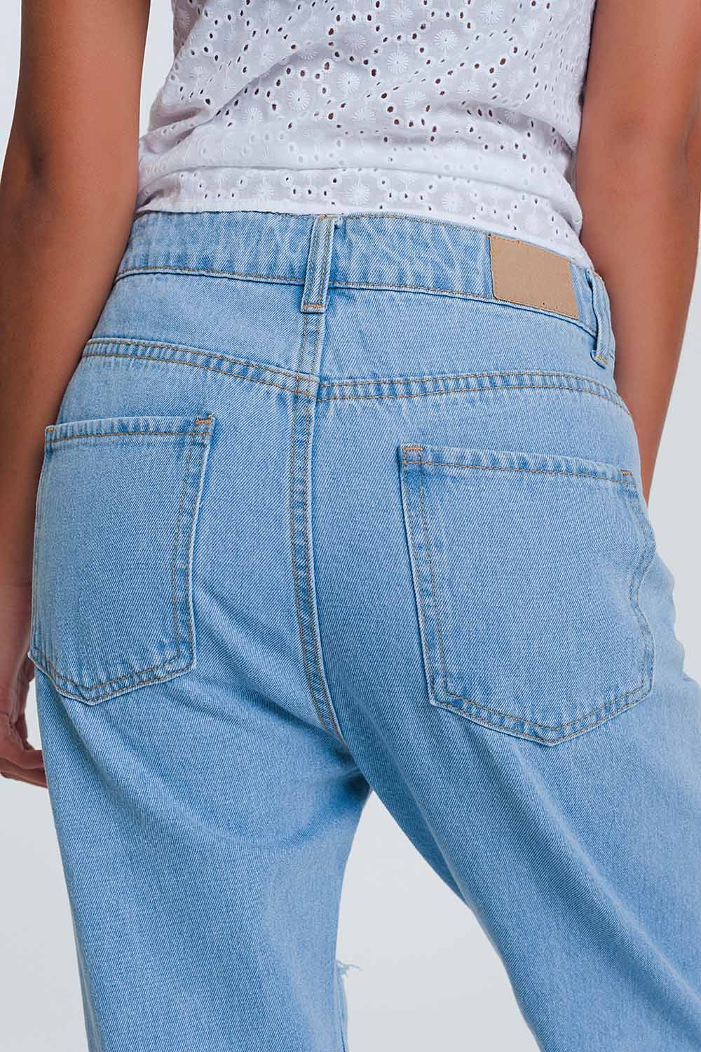 High waist mom jeans with busted knees in light denim - Denim