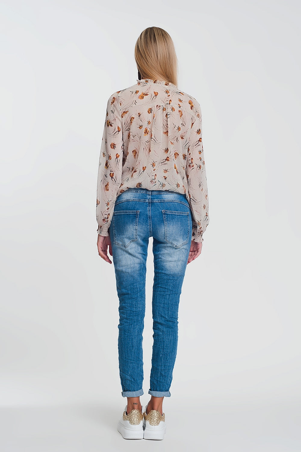 Wrinkled boyfriend jeans in light denim with ripped details - Denim