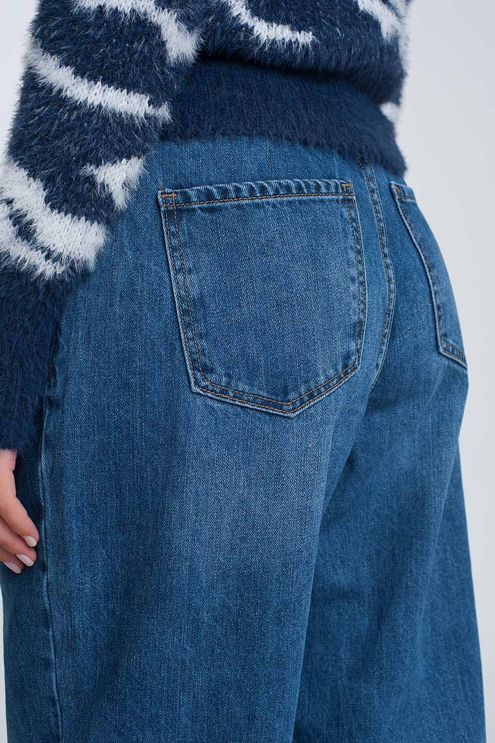 High waisted mom jeans with two ruffles in the waistline in dark wash blue