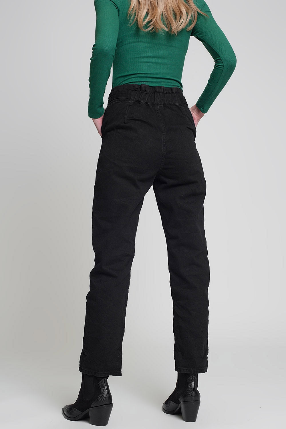 Jeans with paper bag waist and button details in black - Coloured Jeans
