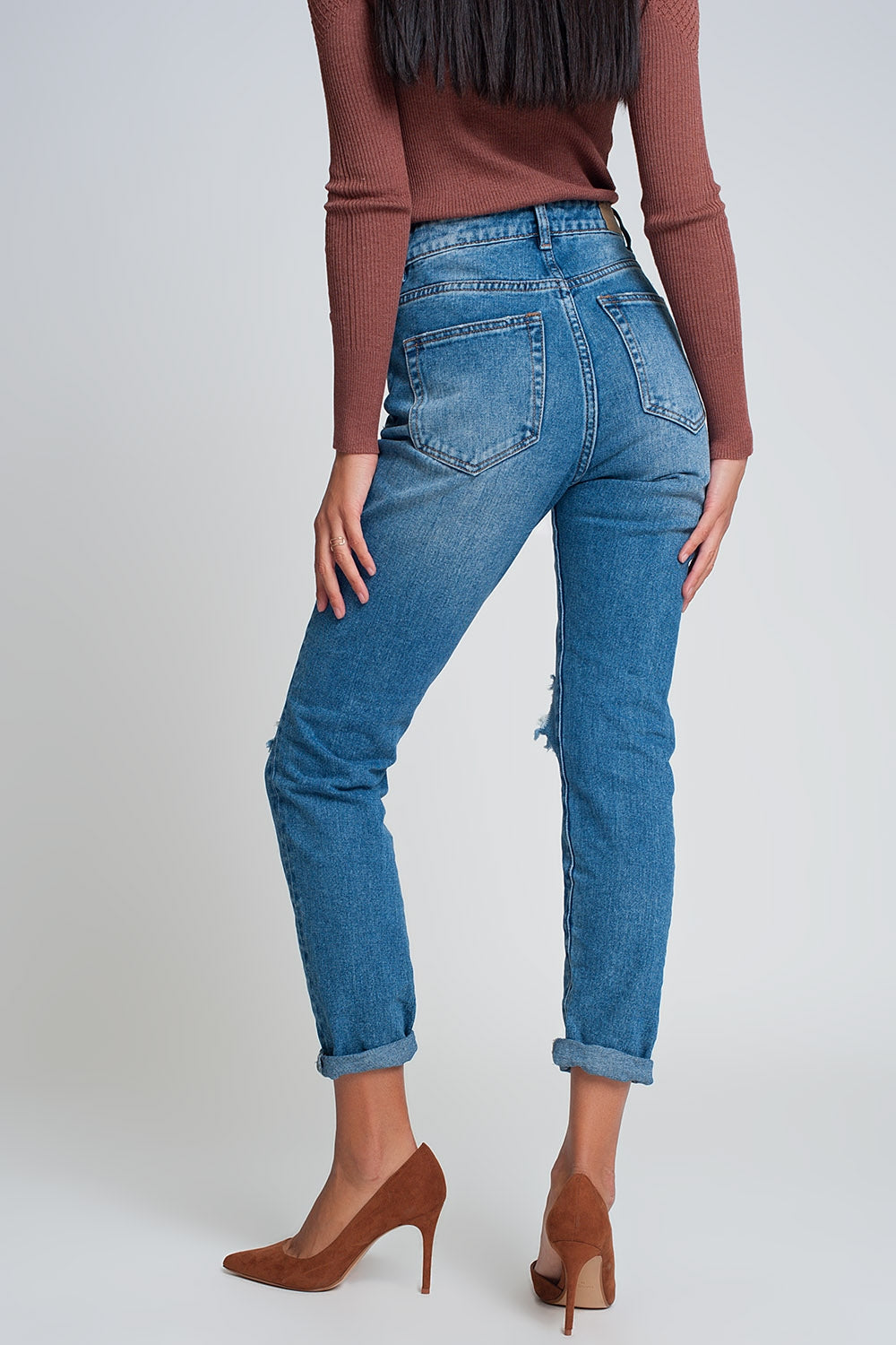 High waist mom jeans with ripped knees in dark wash blue - Denim