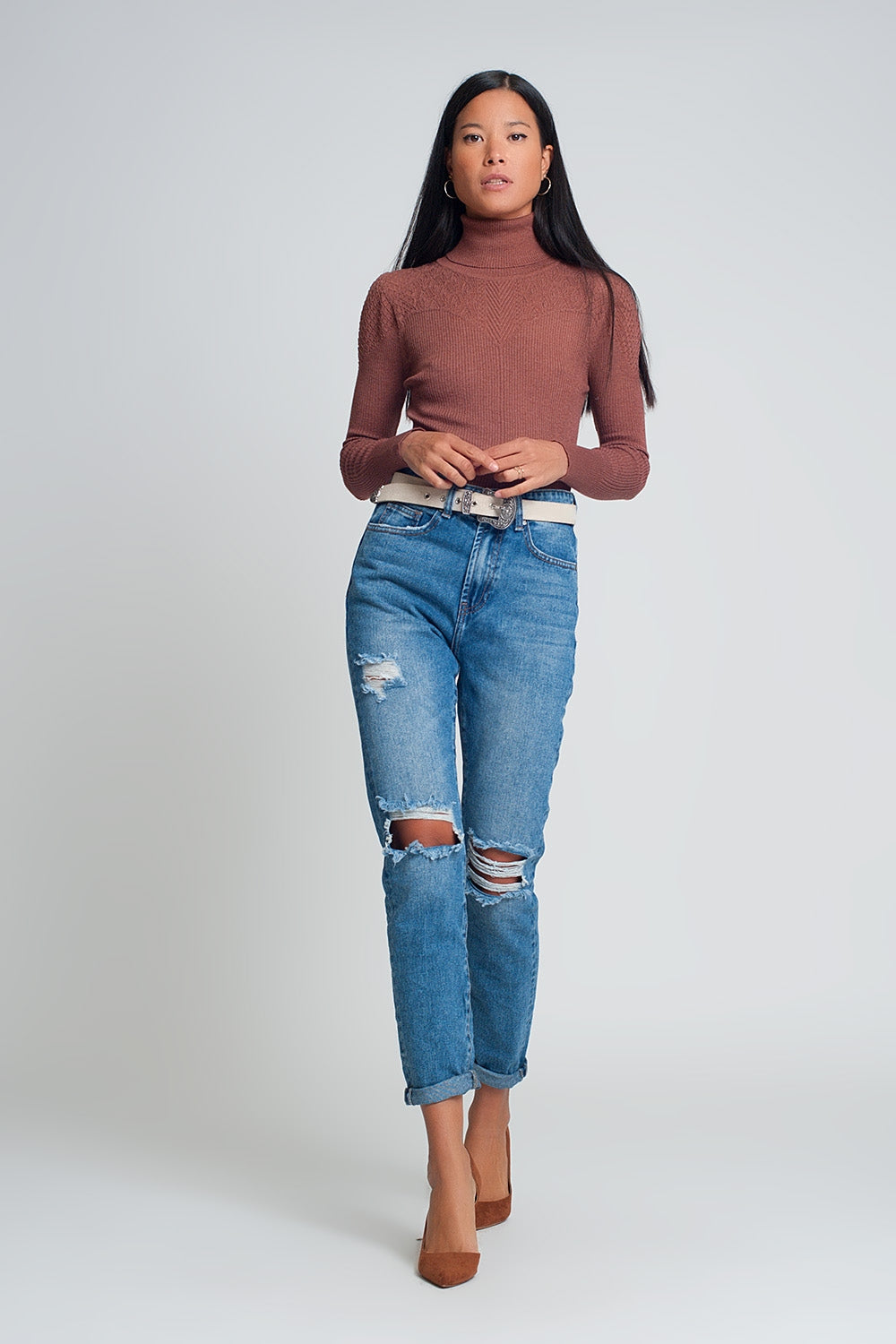 High waist mom jeans with ripped knees in dark wash blue - Denim