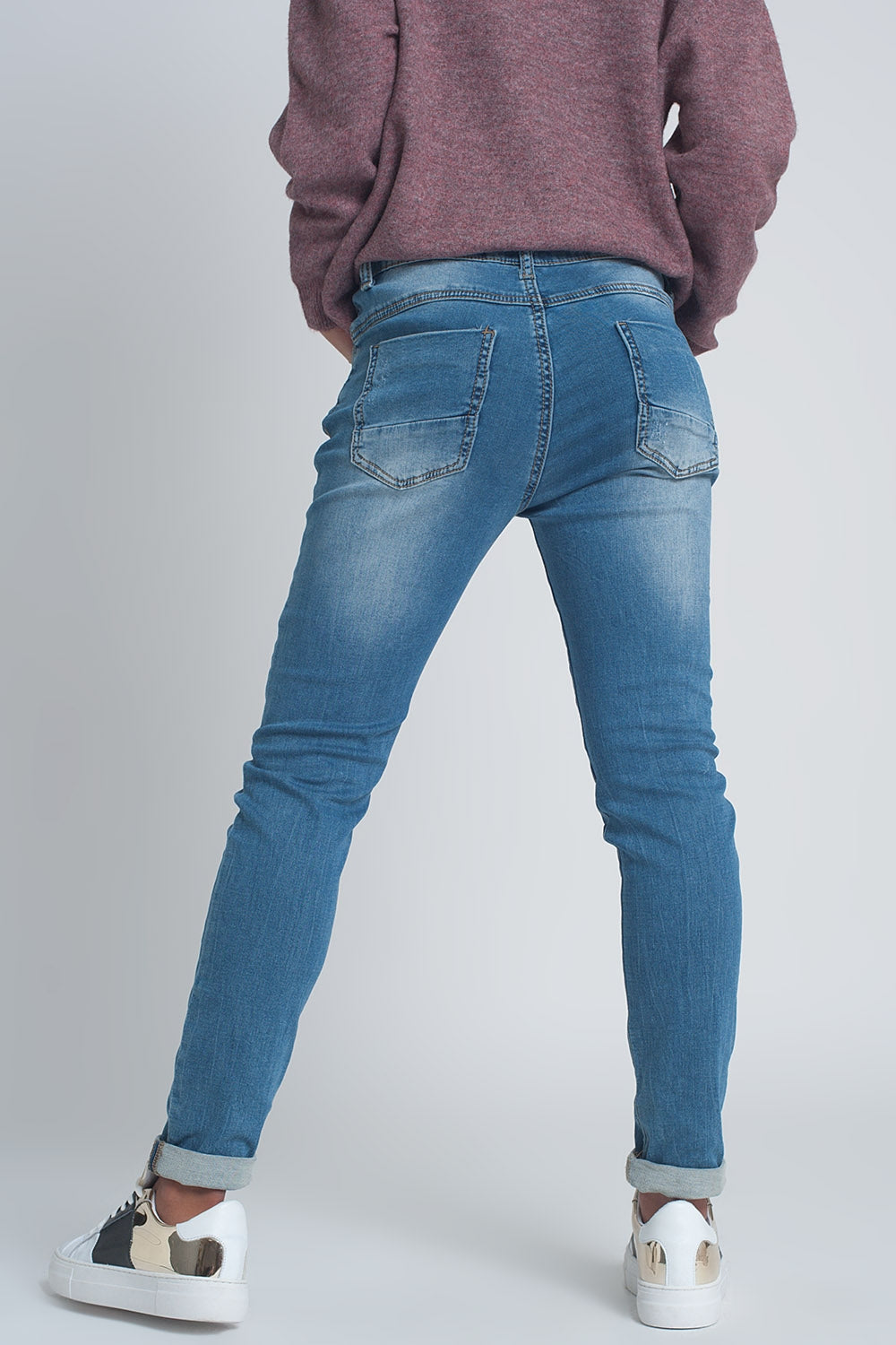 Jean boyfriend déchiré en denim de qualité délavage moyen