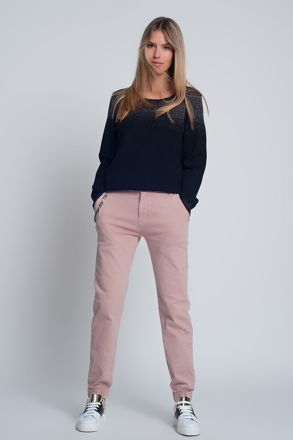 Cuffed utility pants with chain in pink