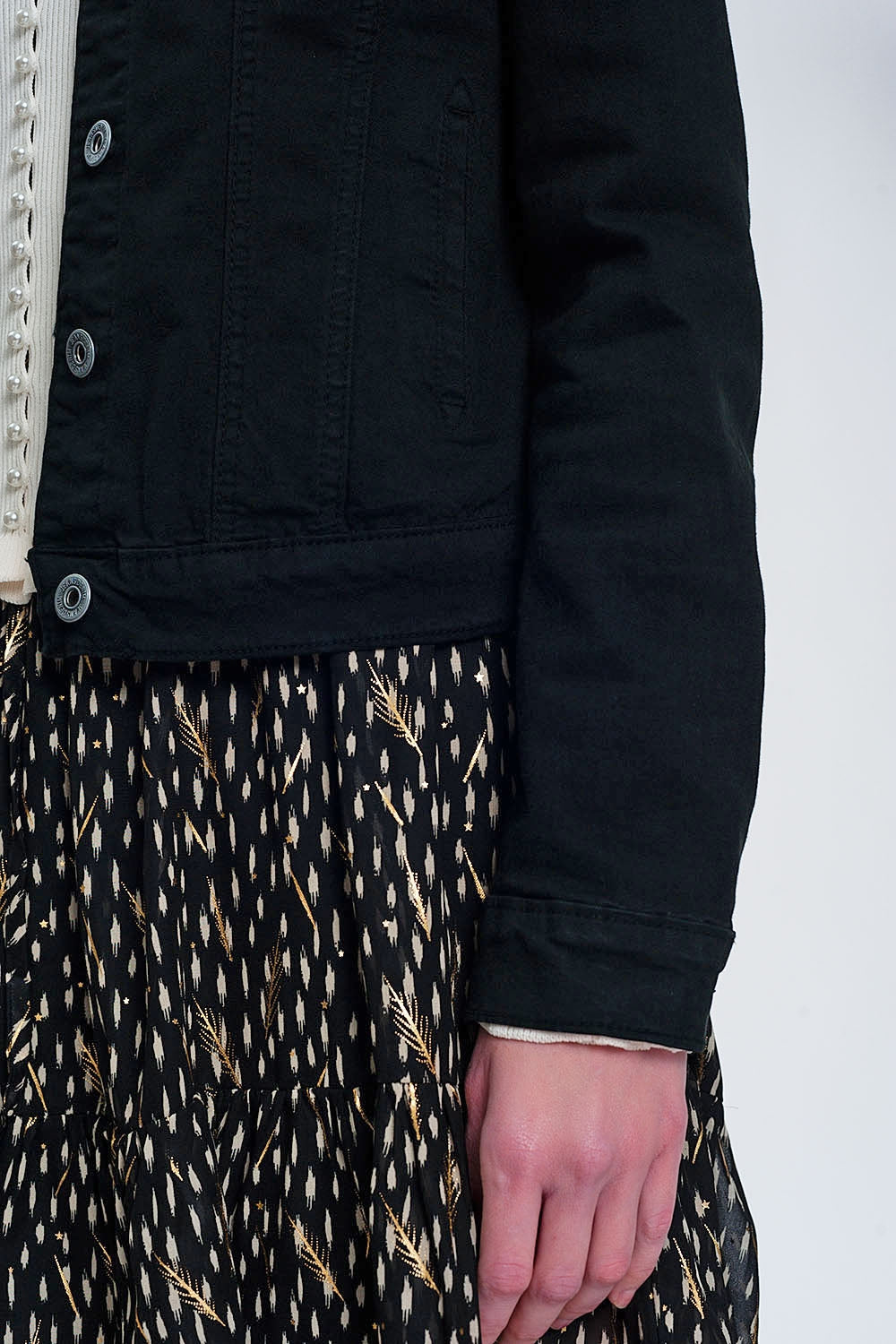 Slim denim trucker jacket in black