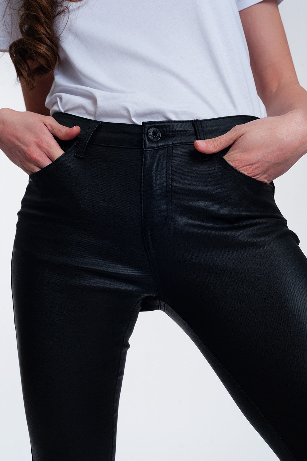 Coated pants in black - trousers