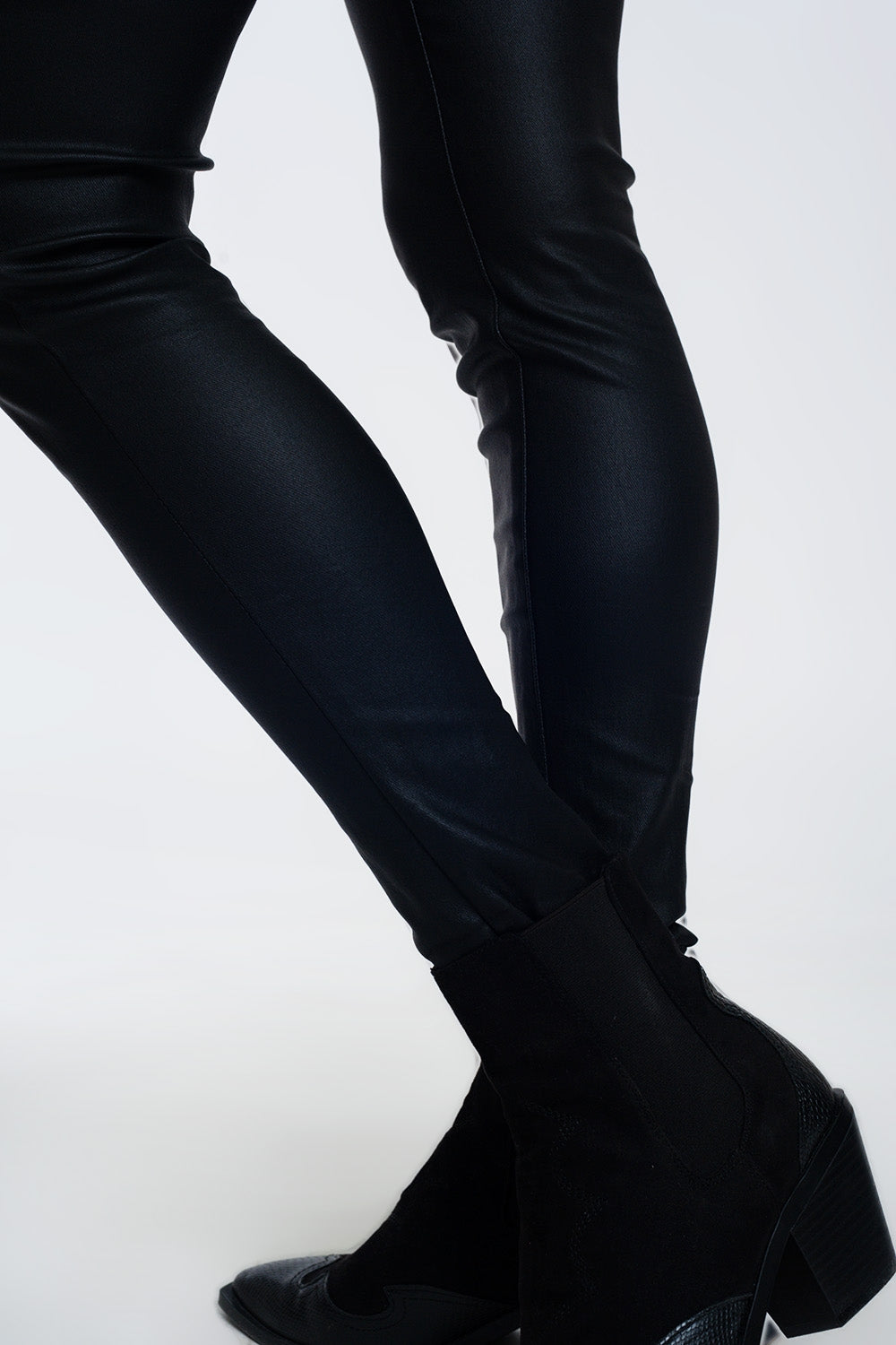 Coated pants in black - trousers
