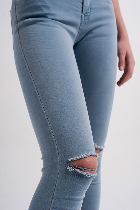 Jean with distressed knee in blue - Denim