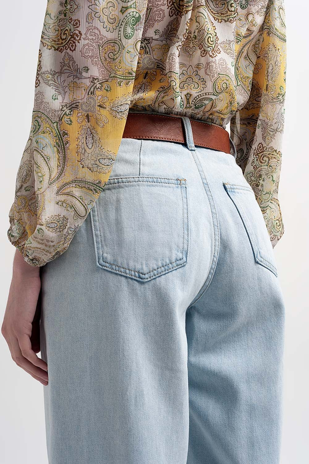 High rise slouchy mom jeans in lightwash - Denim