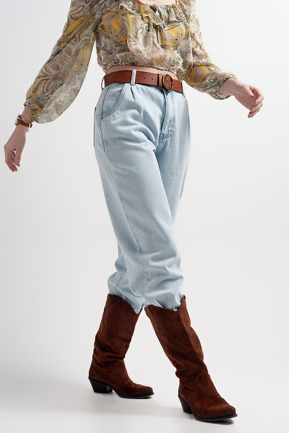 High rise slouchy mom jeans in lightwash - Denim