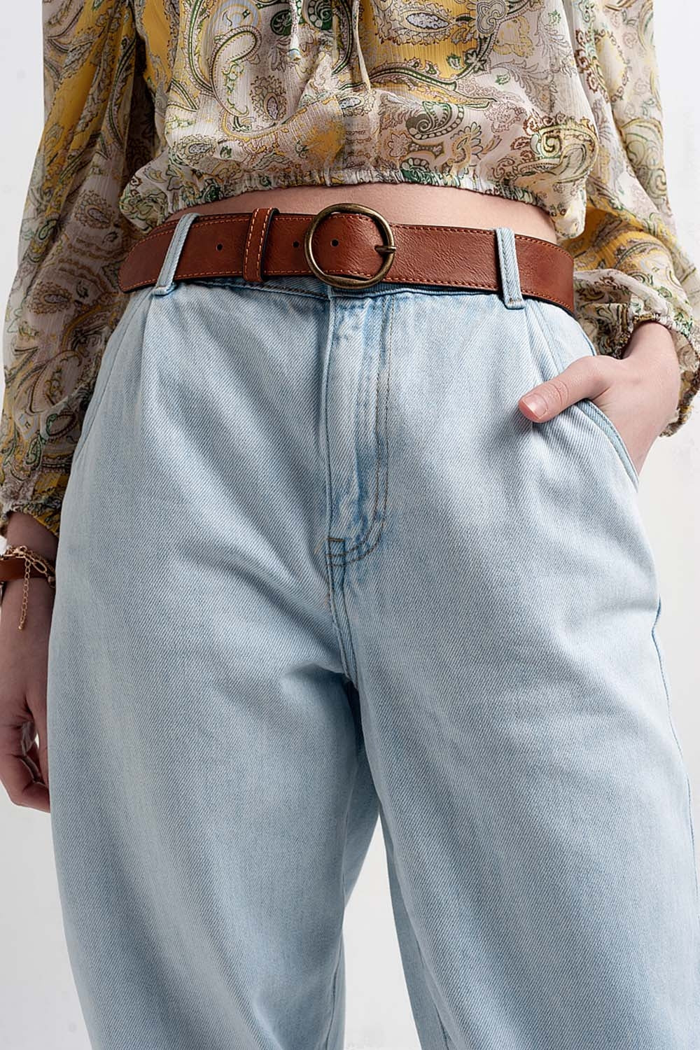 High rise slouchy mom jeans in lightwash - Denim