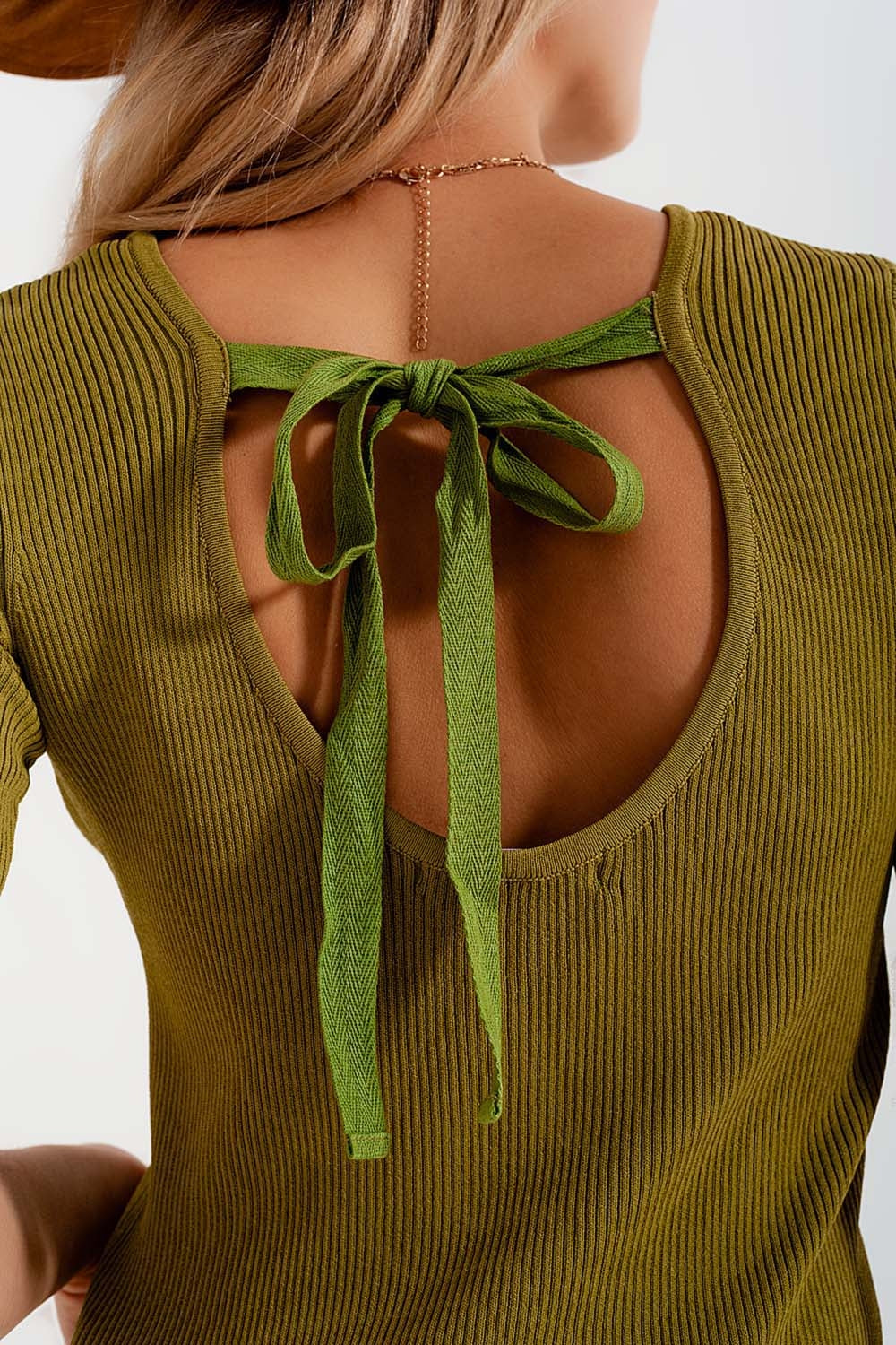Rib knitted sweater with tie back in green