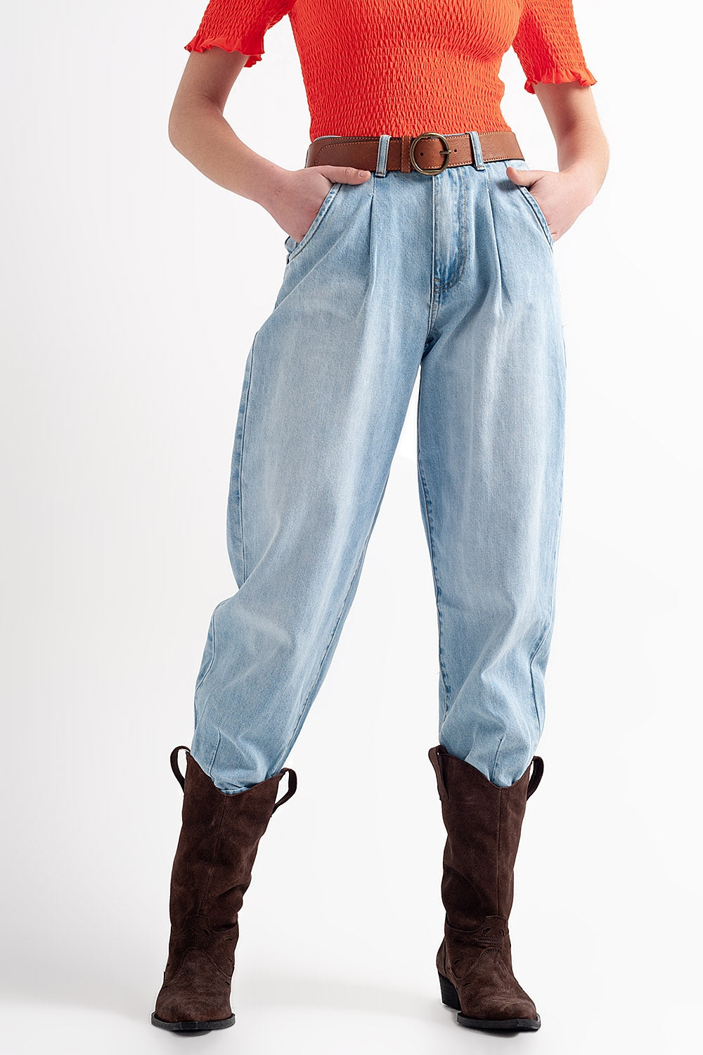 High rise relaxed jeans with pleat front in bleach wash - Denim