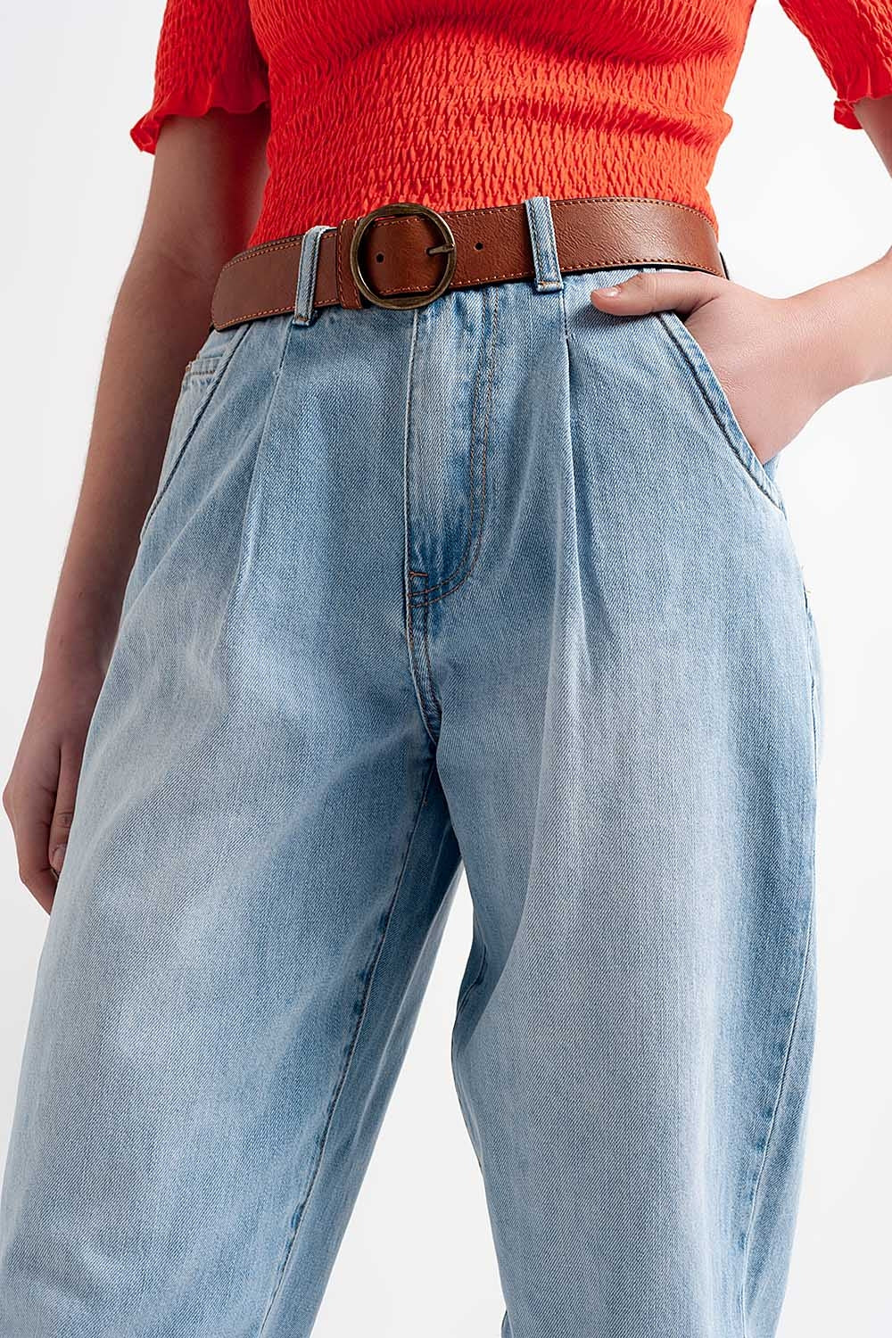 High rise relaxed jeans with pleat front in bleach wash - Denim