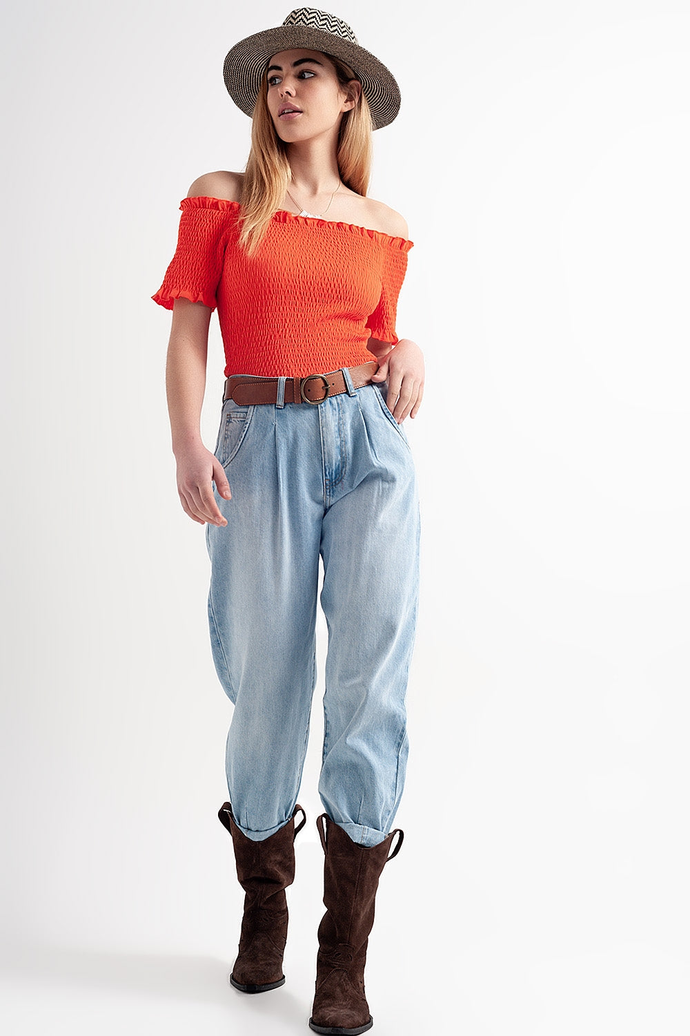High rise relaxed jeans with pleat front in bleach wash - Denim