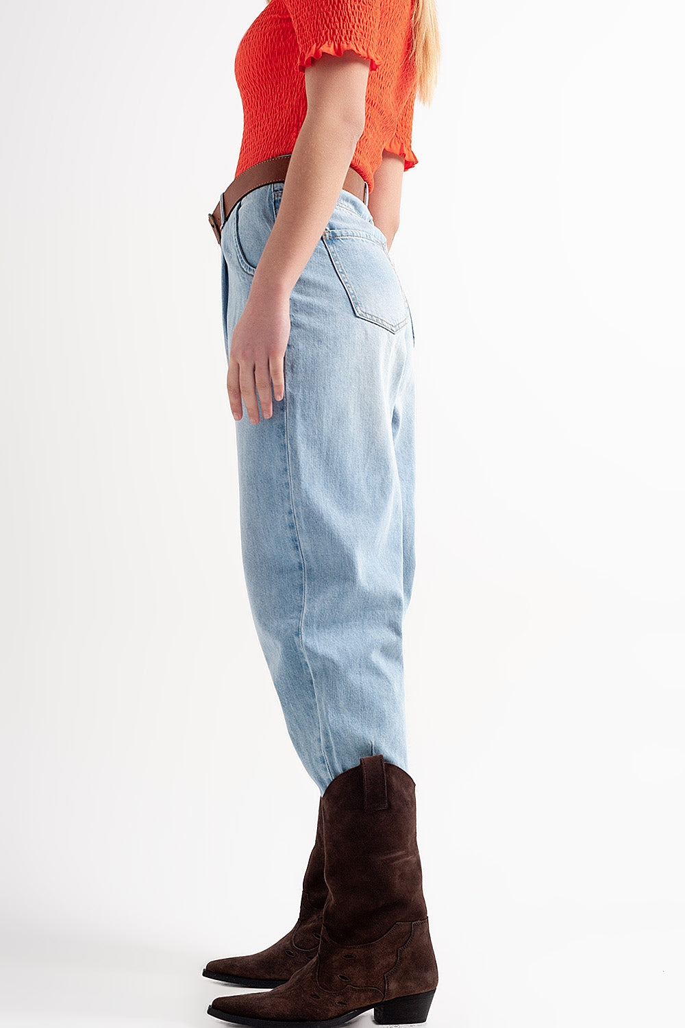 High rise relaxed jeans with pleat front in bleach wash - Denim
