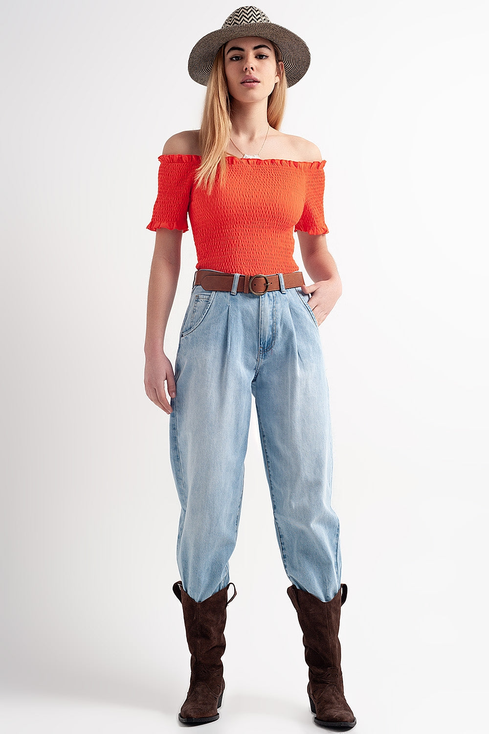 High rise relaxed jeans with pleat front in bleach wash - Denim
